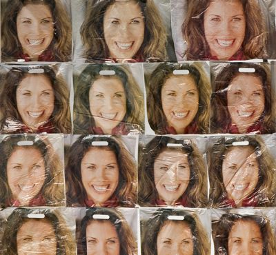 Verkaufte Frau, 2009, Collage aus Plastiktüten, 236x147 cm
